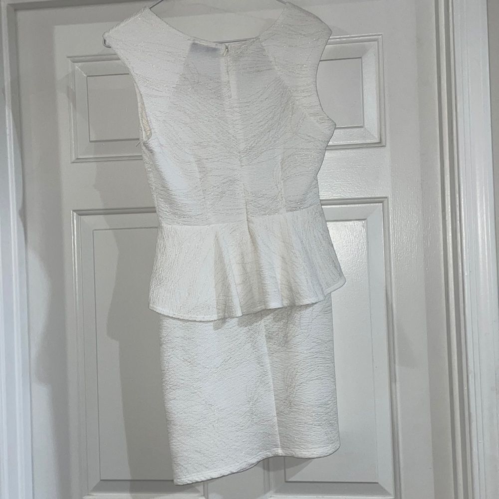 White peplum cocktail dress - Picture 3 of 4